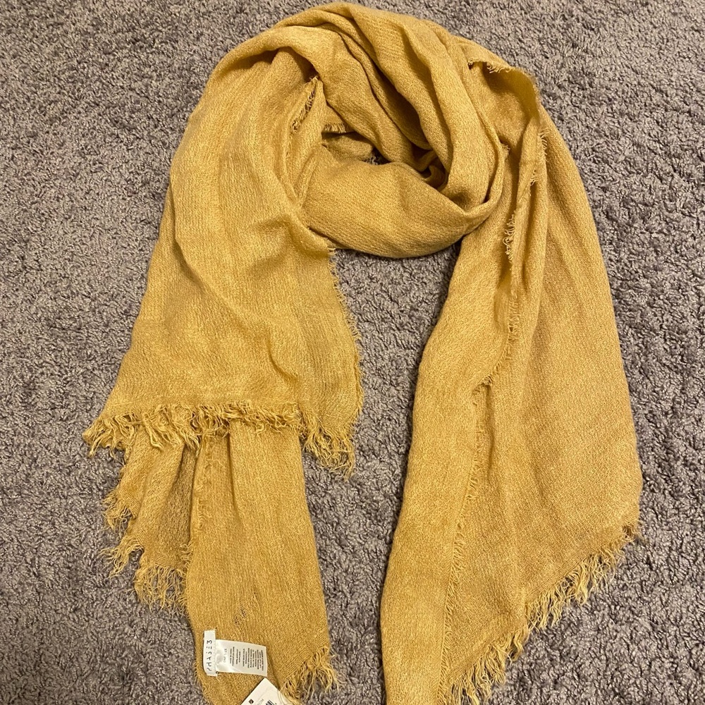 NWT : PHASE3 scarf